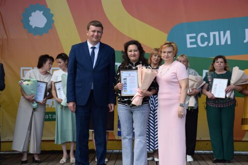 В Нурлате чествовали социальных работников (фоторепортаж)