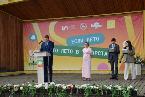 В Нурлате чествовали социальных работников (фоторепортаж)