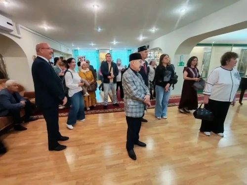 Творческий десант из Набережных Челнов: как Нурлат встретил хранителей татарского слова