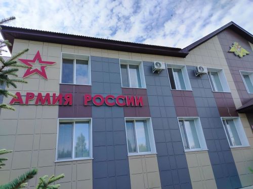 Глава Нурлатского района проверил ремонт школы, военкомата и благоустройство сквера