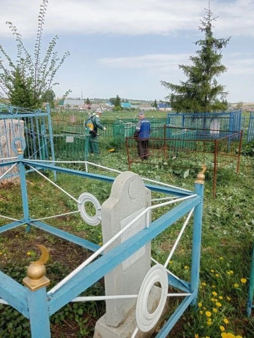 Летний субботник в Нурлате: в Верхнем Нурлате привели в порядок кладбище