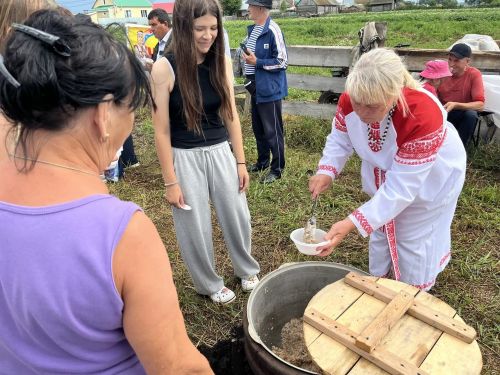 В селе Якушкино организовали праздник Уяв: хоровод, конкурсы и море угощений
