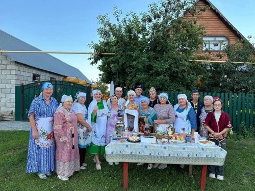Сохраняя традиции: в Нижнем Нурлате с песнями и подарками встретили сбор даров