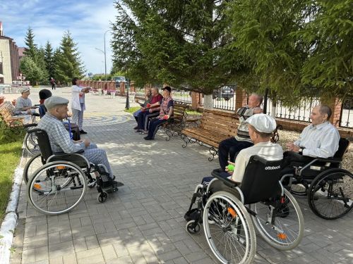 Жители Нурлатского дома престарелых получили заряд бодрости и здоровья