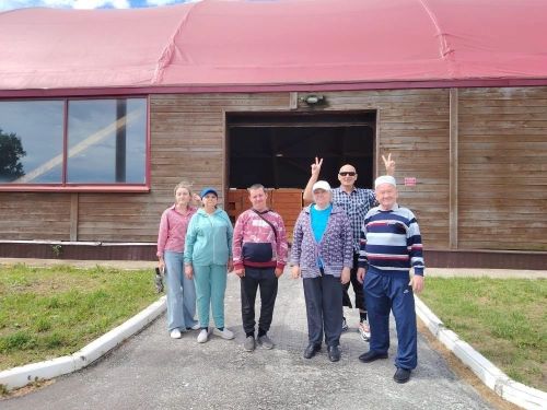 Постояльцы дома-интерната освоили верховую езду на конном заводе Нурлата