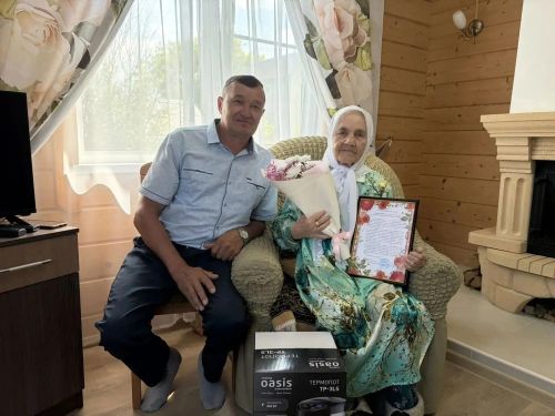 Глава Нурлатского района направил поздравления юбиляру из деревни Черное Озеро