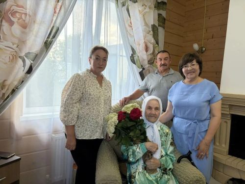 Глава Нурлатского района направил поздравления юбиляру из деревни Черное Озеро