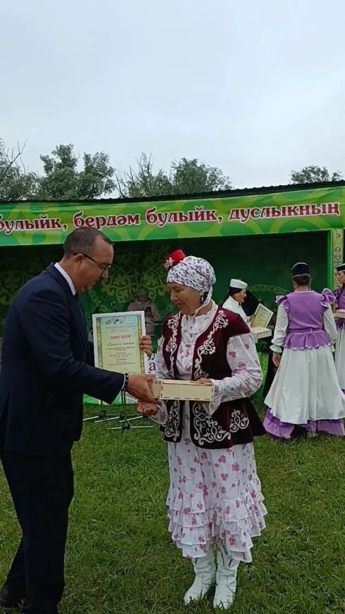 «Умырзая» из Нурлата представила обряд «Кыз йәрәшү» на фестивале «Солгеле капка»