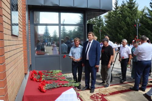 В Нурлате открыли памятную доску Фатиху Сибагатуллину