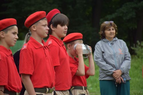 Юные нурлатцы в «Ратном сборе» осваивают управление беспилотниками и сборку автоматов
