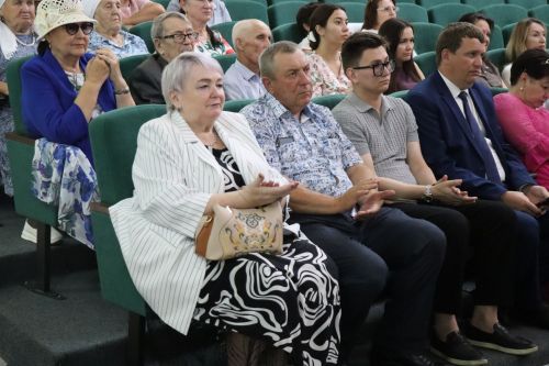 В Нурлате прошел вечер памяти Фатиха Сибагатуллина: летопись эпохи легендарного руководителя