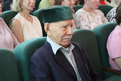 В Нурлате прошел вечер памяти Фатиха Сибагатуллина: летопись эпохи легендарного руководителя