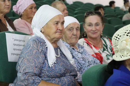 В Нурлате прошел вечер памяти Фатиха Сибагатуллина: летопись эпохи легендарного руководителя