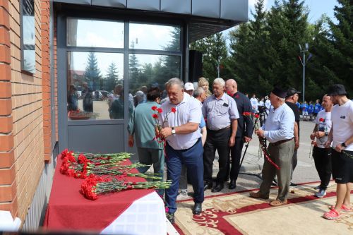 В Нурлате открыли памятную доску Фатиху Сибагатуллину