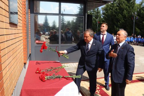 Нурлатта Фатыйх Сибагатуллин истәлегенә мемориаль такта ачтылар