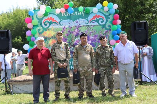 Главный батыр из Курманаево получил в награду барана и теленка