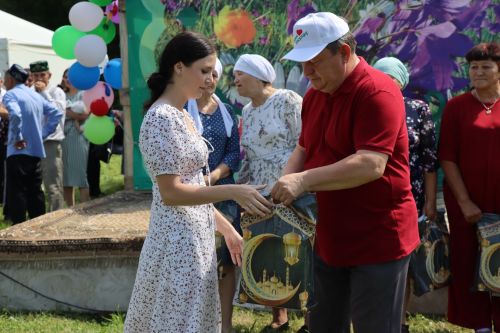 Главный батыр из Курманаево получил в награду барана и теленка