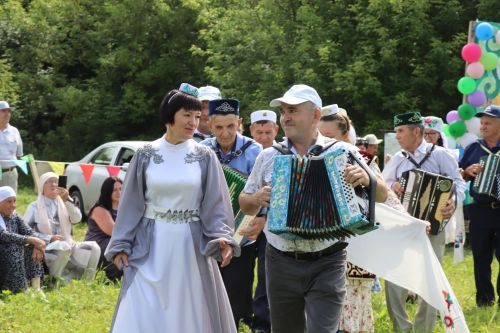 Главный батыр из Курманаево получил в награду барана и теленка