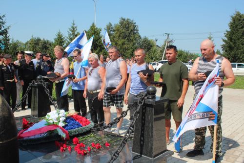 В Нурлате прошел митинг в честь Дня Военно-Морского Флота
