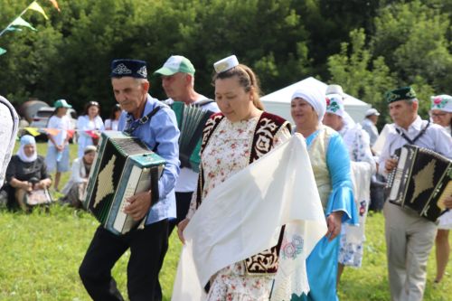 Главный батыр из Курманаево получил в награду барана и теленка