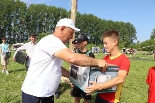 Главный батыр из Курманаево получил в награду барана и теленка