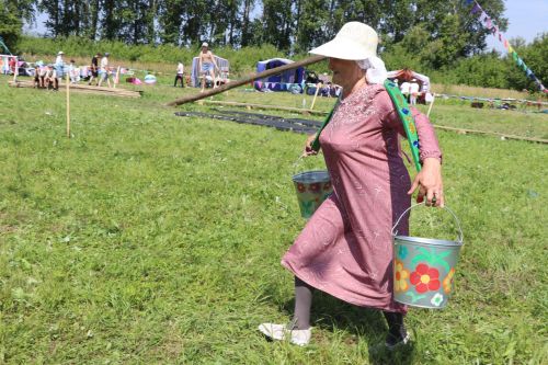 Главный батыр из Курманаево получил в награду барана и теленка