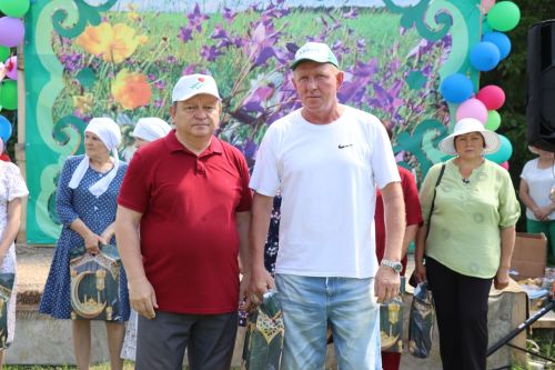 Главный батыр из Курманаево получил в награду барана и теленка