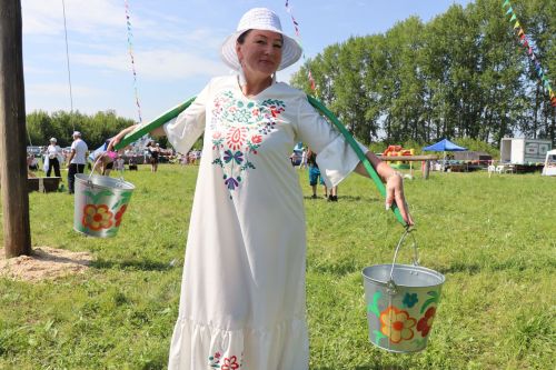 Главный батыр из Курманаево получил в награду барана и теленка