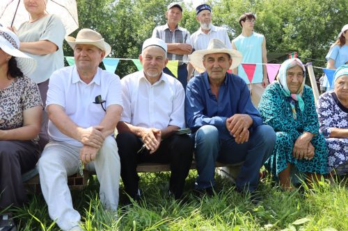 Главный батыр из Курманаево получил в награду барана и теленка
