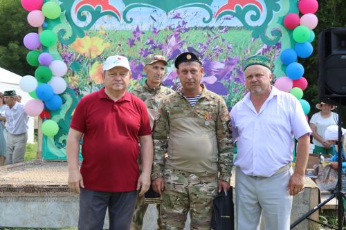 Главный батыр из Курманаево получил в награду барана и теленка