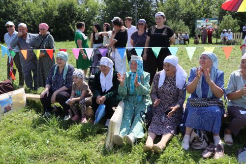 Главный батыр из Курманаево получил в награду барана и теленка