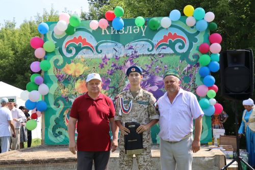 Главный батыр из Курманаево получил в награду барана и теленка
