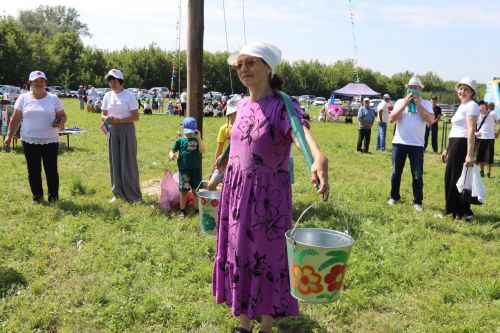 Главный батыр из Курманаево получил в награду барана и теленка