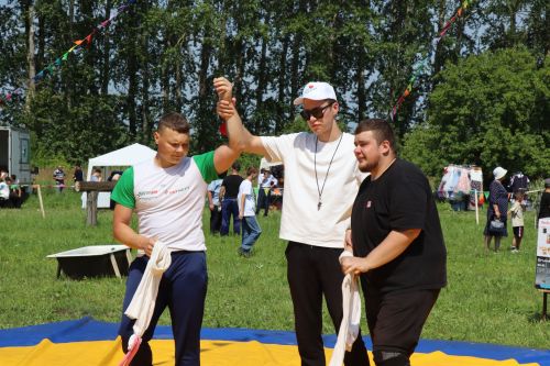 Главный батыр из Курманаево получил в награду барана и теленка