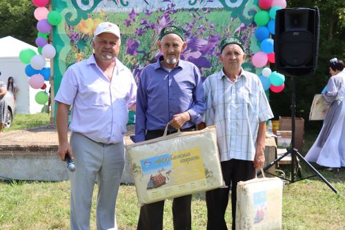 Главный батыр из Курманаево получил в награду барана и теленка