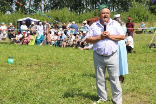 Главный батыр из Курманаево получил в награду барана и теленка