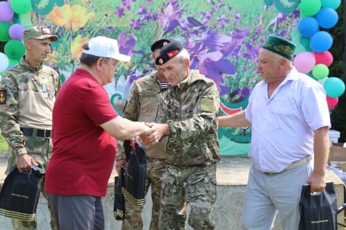 Главный батыр из Курманаево получил в награду барана и теленка