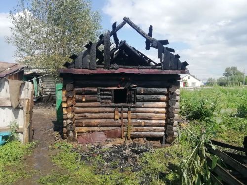 Жители деревни Абляскино помогли потушить пожар в бане: МЧС назвало причину