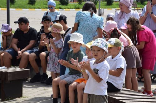 В нурлатском сквере почтили память детей Донбасса акцией «Белые ангелы»