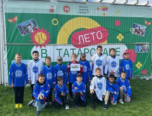 Спорт объединяет: хоккеисты «Ледка» вышли на лед с родителями