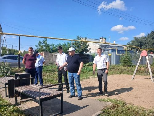 Дамир Ишкинеев проинспектировал благоустройство микрорайона Железнодорожников в Нурлате