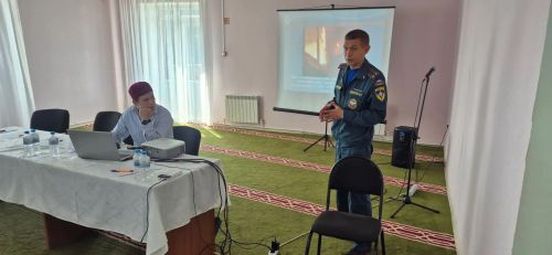Пожарная безопасность в мечетях: начальник межрайонного ОНД Альмарис Талипов провел встречу с имамами