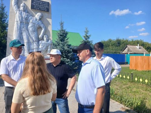 Дамир Ишкинеев проинспектировал благоустройство микрорайона Железнодорожников в Нурлате