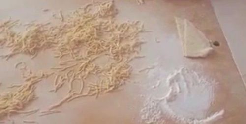 Жители Курманаево собирают посылки бойцам