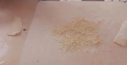 Жители Курманаево собирают посылки бойцам