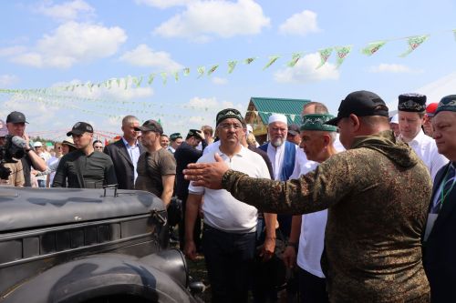 Рустам Минниханов посетил татарстанское подворье на Сабантуе в Мордовии