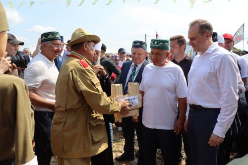 Рустам Минниханов посетил татарстанское подворье на Сабантуе в Мордовии
