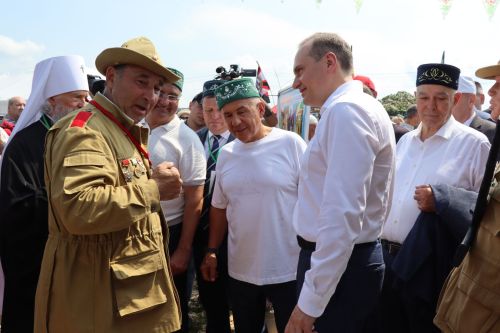 Рустам Минниханов посетил татарстанское подворье на Сабантуе в Мордовии