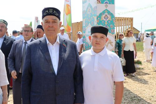 Рустам Минниханов посетил татарстанское подворье на Сабантуе в Мордовии