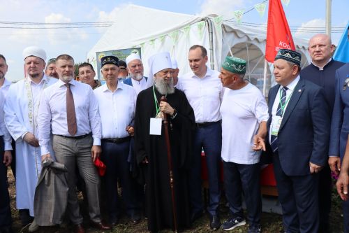 Рустам Минниханов посетил татарстанское подворье на Сабантуе в Мордовии